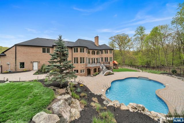 19 Amira Lane, Kinnelon Borough, NJ 07405