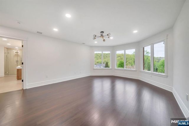 19 Amira Lane, Kinnelon Borough, NJ 07405