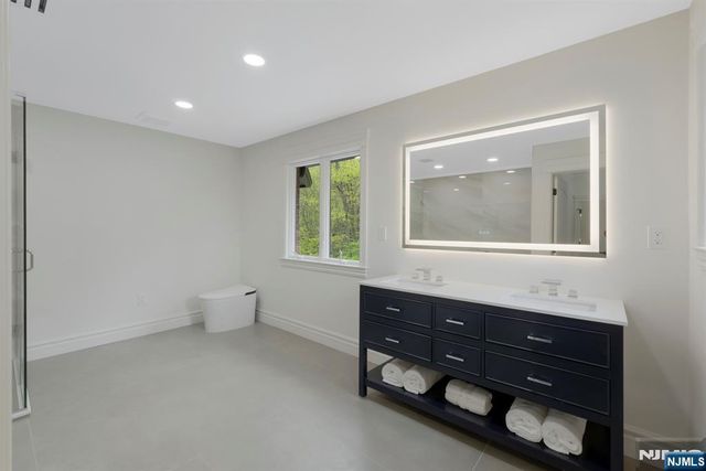 19 Amira Lane, Kinnelon Borough, NJ 07405