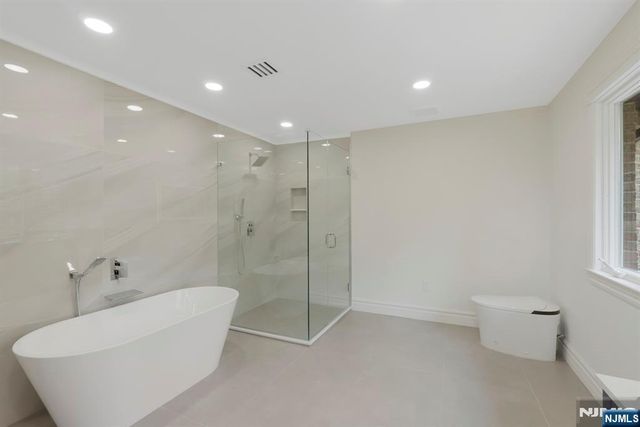19 Amira Lane, Kinnelon Borough, NJ 07405