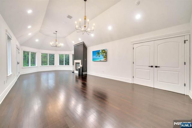 19 Amira Lane, Kinnelon Borough, NJ 07405