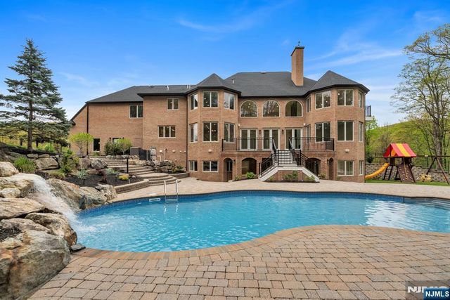 19 Amira Lane, Kinnelon Borough, NJ 07405