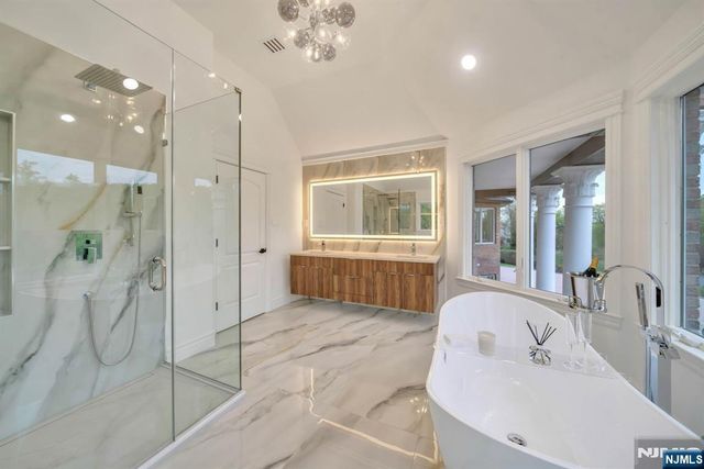 19 Amira Lane, Kinnelon Borough, NJ 07405