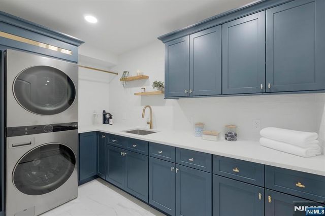 19 Amira Lane, Kinnelon Borough, NJ 07405
