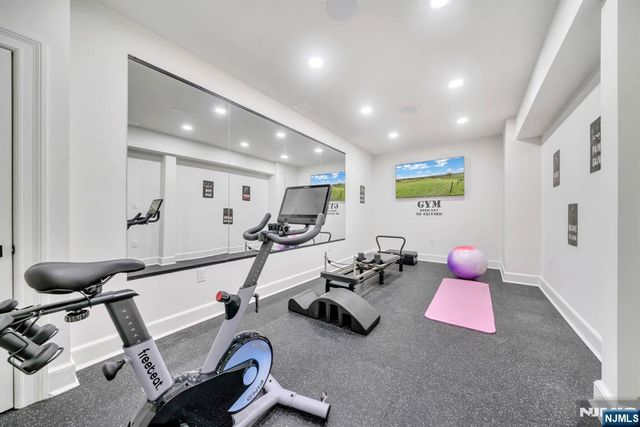 19 Amira Lane, Kinnelon Borough, NJ 07405