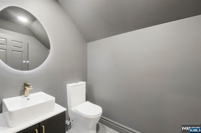 19 Amira Lane, Kinnelon Borough, NJ 07405
