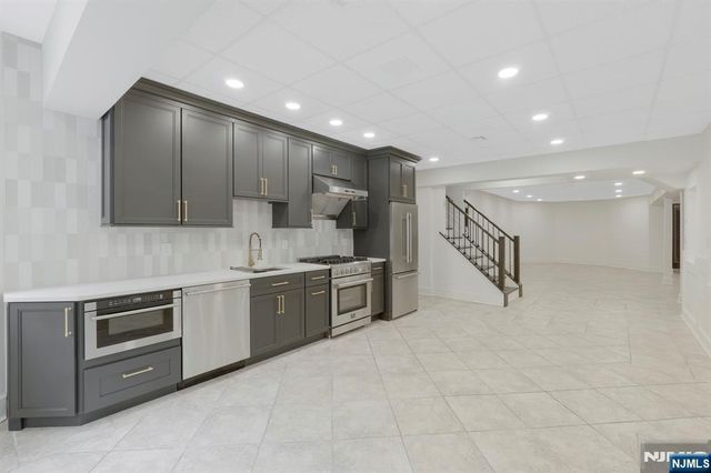19 Amira Lane, Kinnelon Borough, NJ 07405