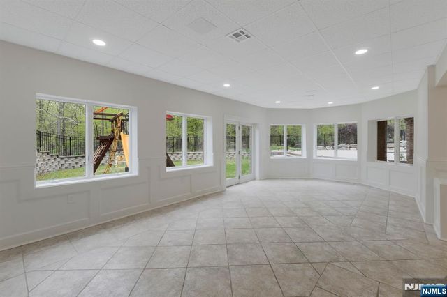 19 Amira Lane, Kinnelon Borough, NJ 07405