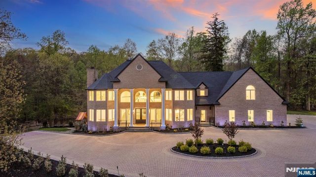 19 Amira Lane, Kinnelon Borough, NJ 07405