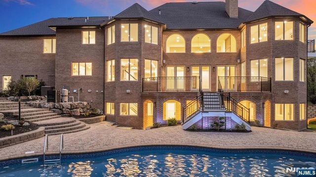 19 Amira Lane, Kinnelon Borough, NJ 07405