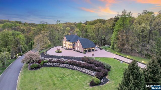 19 Amira Lane, Kinnelon Borough, NJ 07405