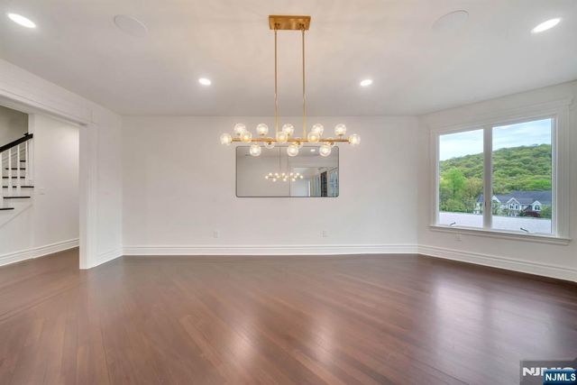 19 Amira Lane, Kinnelon Borough, NJ 07405