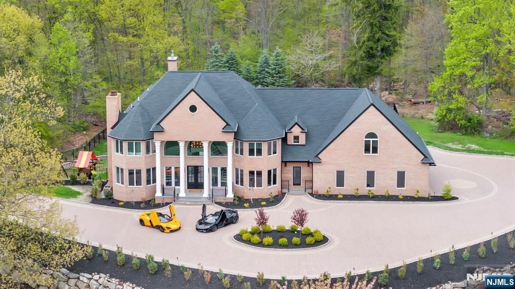 19 Amira Lane, Kinnelon Borough, NJ 07405