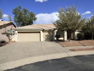 8270 N Westcliff Drive, Tucson, AZ 85743