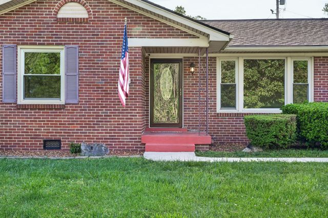 410 Sherwood Dr, Clarksville, TN 37043