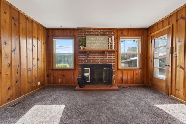 410 Sherwood Dr, Clarksville, TN 37043