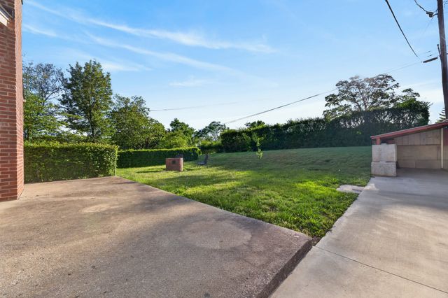 410 Sherwood Dr, Clarksville, TN 37043