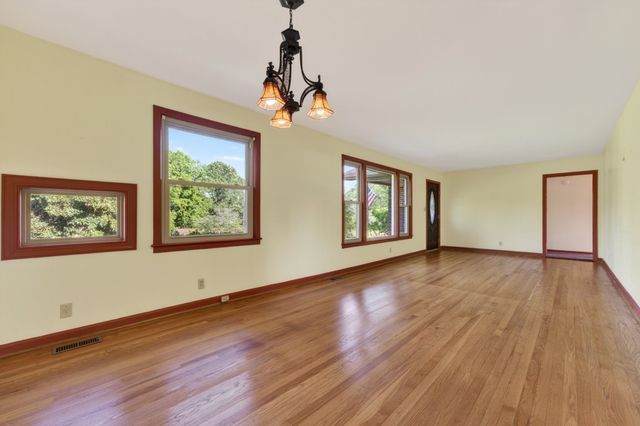 410 Sherwood Dr, Clarksville, TN 37043