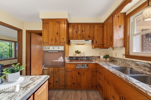 410 Sherwood Dr, Clarksville, TN 37043