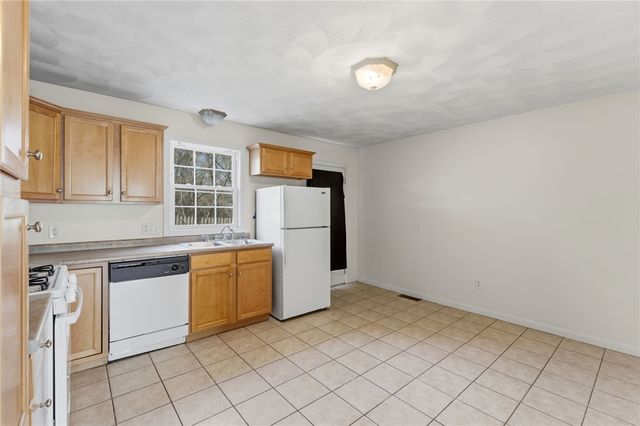 87 North Bend Street 8, Pawtucket, RI 02860