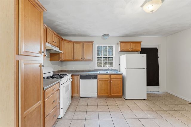 87 North Bend Street 8, Pawtucket, RI 02860