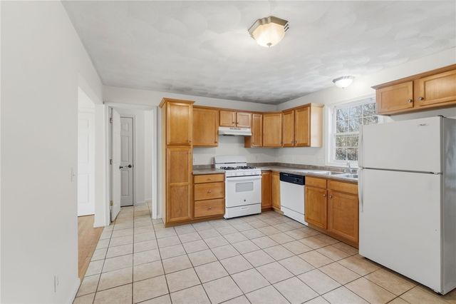 87 North Bend Street 8, Pawtucket, RI 02860