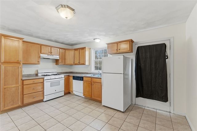 87 North Bend Street 8, Pawtucket, RI 02860