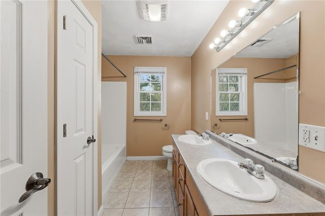 87 North Bend Street 8, Pawtucket, RI 02860