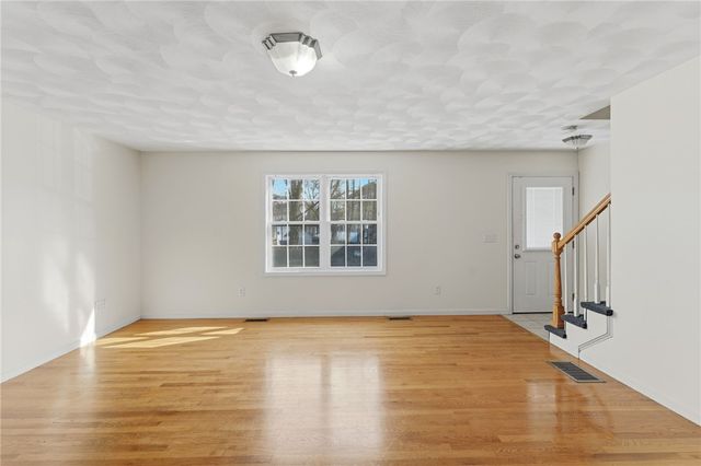 87 North Bend Street 8, Pawtucket, RI 02860