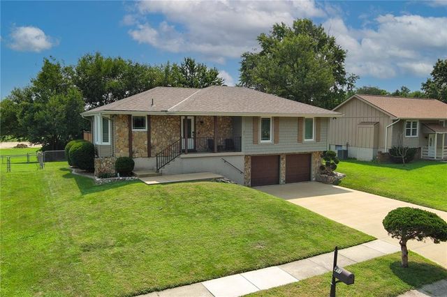411 SE Claremont Street, Lee's Summit, MO 64063