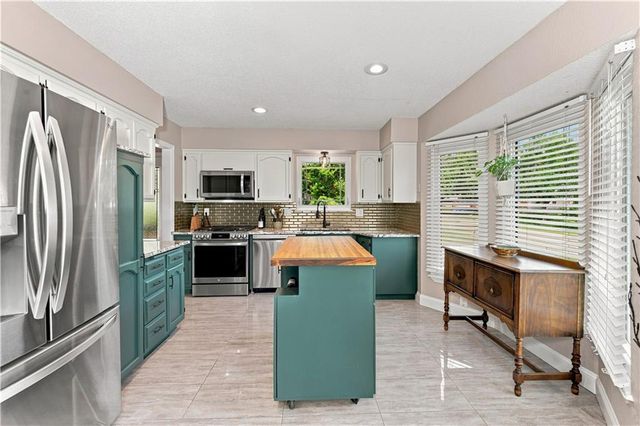 411 SE Claremont Street, Lee's Summit, MO 64063