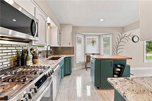 411 SE Claremont Street, Lee's Summit, MO 64063