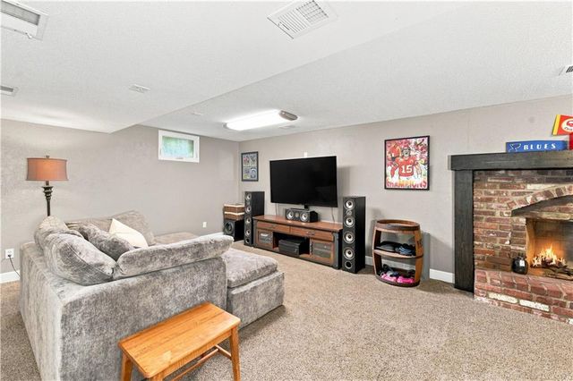 411 SE Claremont Street, Lee's Summit, MO 64063