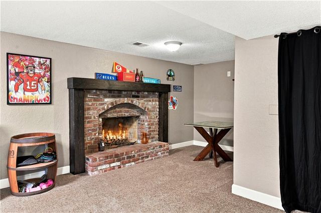 411 SE Claremont Street, Lee's Summit, MO 64063
