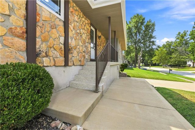 411 SE Claremont Street, Lee's Summit, MO 64063