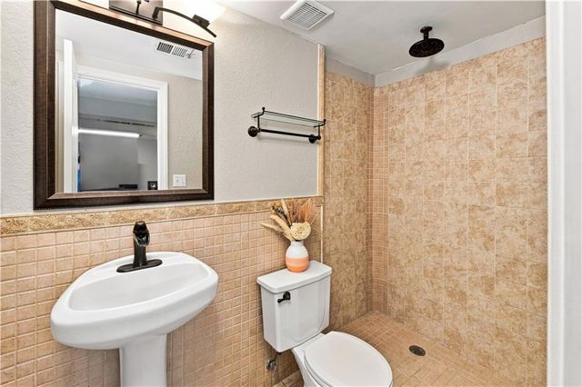 411 SE Claremont Street, Lee's Summit, MO 64063