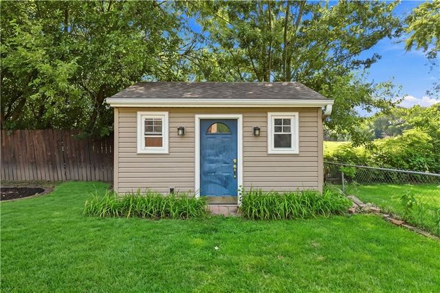 411 SE Claremont Street, Lee's Summit, MO 64063