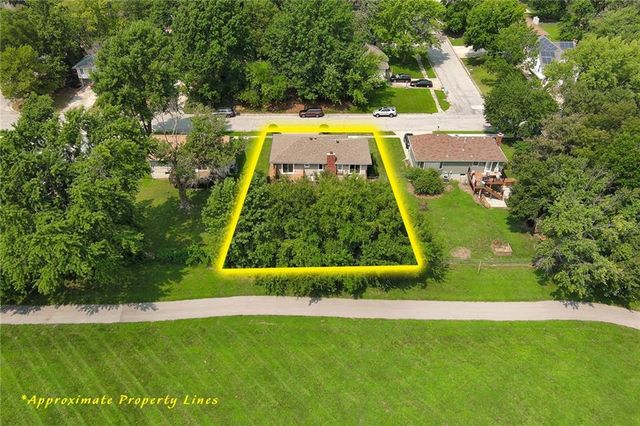 411 SE Claremont Street, Lee's Summit, MO 64063