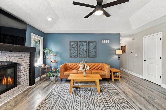411 SE Claremont Street, Lee's Summit, MO 64063