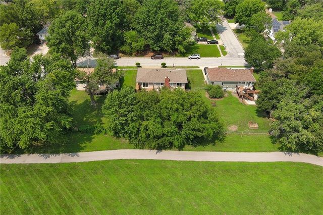 411 SE Claremont Street, Lee's Summit, MO 64063