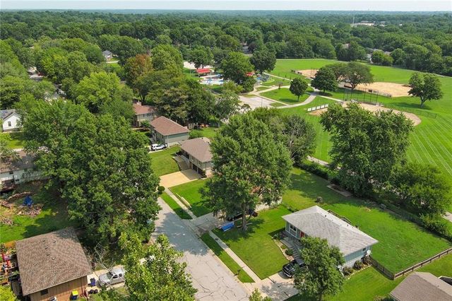 411 SE Claremont Street, Lee's Summit, MO 64063