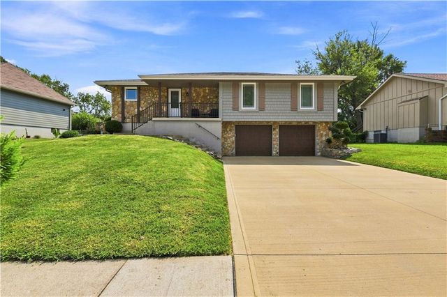 411 SE Claremont Street, Lee's Summit, MO 64063