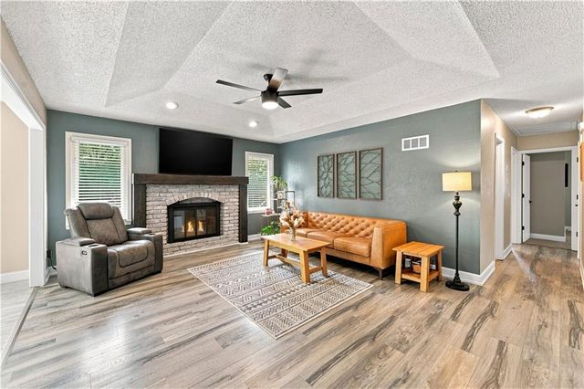 411 SE Claremont Street, Lee's Summit, MO 64063