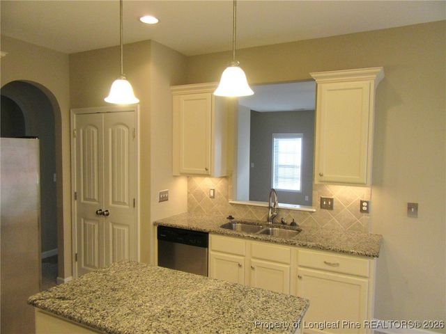 2142 Yates Ranch Road, Hope Mills, NC 28348