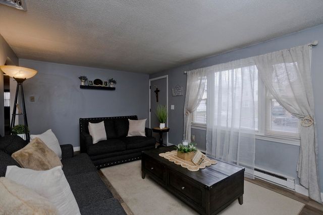 93 Pendleton Ave, Springfield, MA 01109