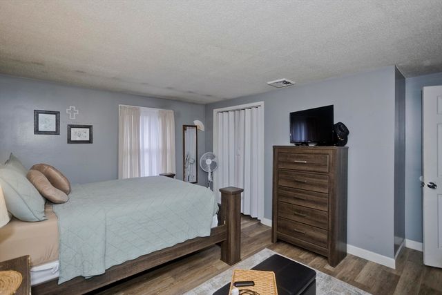 93 Pendleton Ave, Springfield, MA 01109
