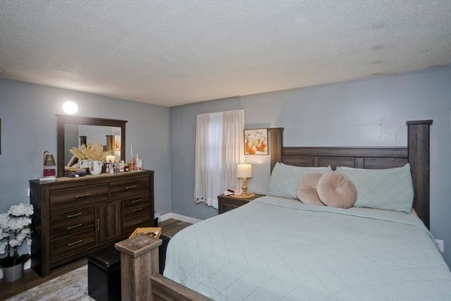 93 Pendleton Ave, Springfield, MA 01109