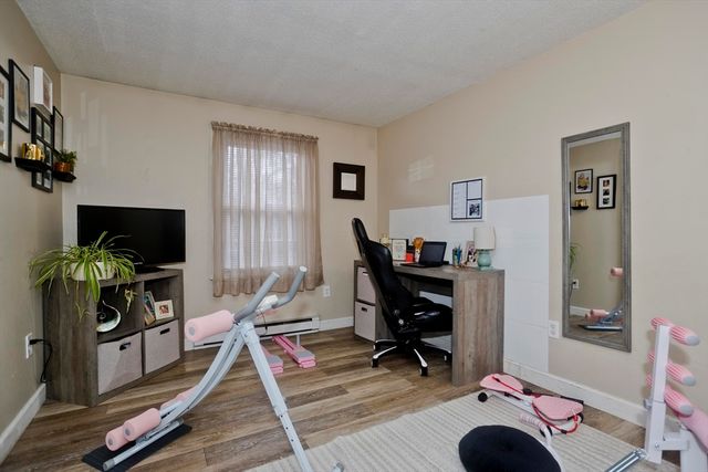 93 Pendleton Ave, Springfield, MA 01109
