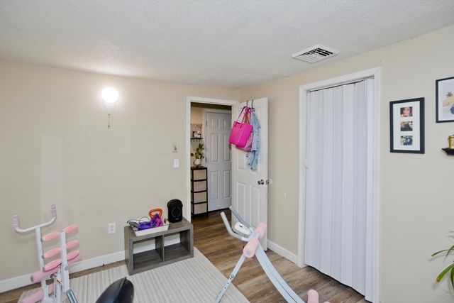 93 Pendleton Ave, Springfield, MA 01109