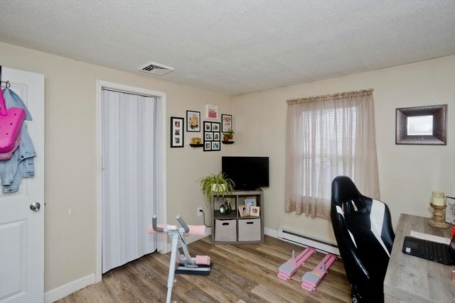 93 Pendleton Ave, Springfield, MA 01109